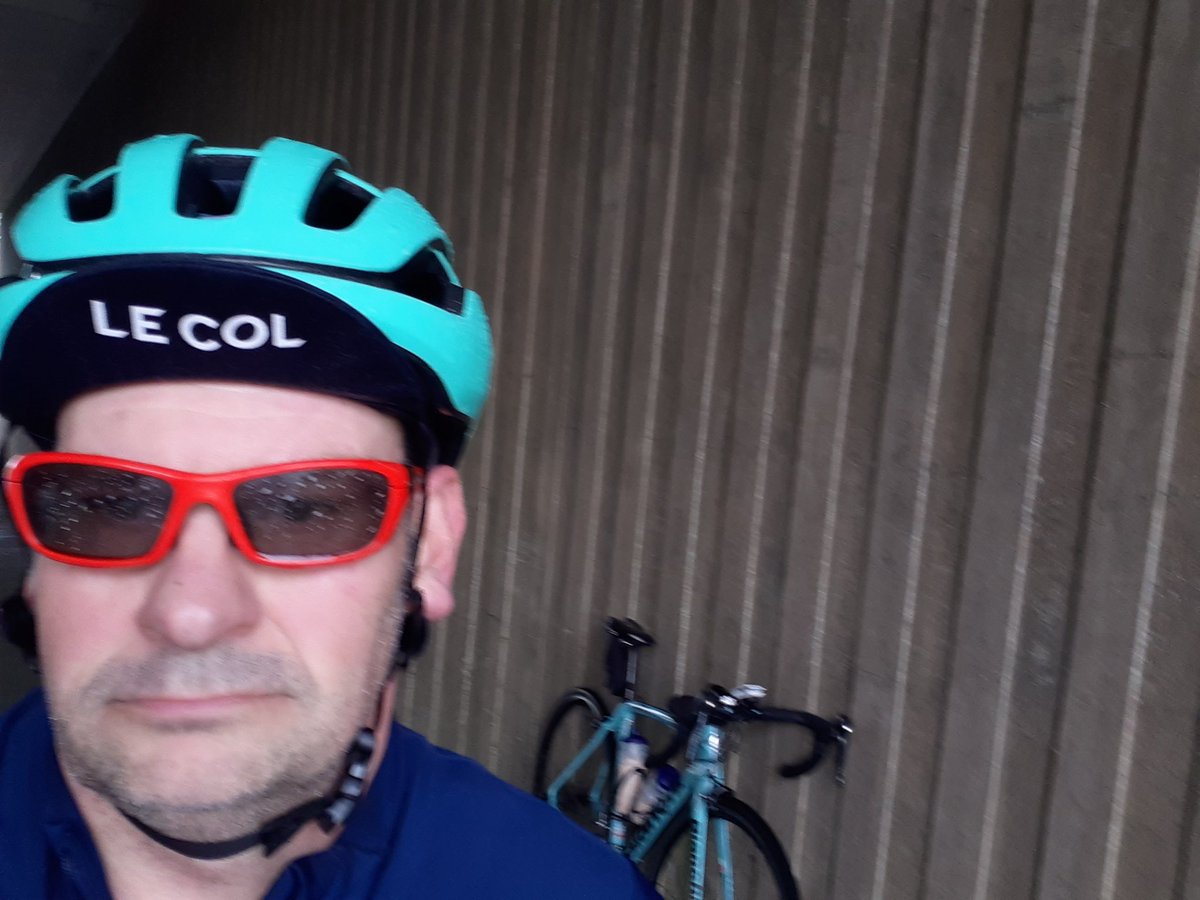 CB_cycles's tweet image. I put my new @LeColUK pro aqua zero jersey to the test today. Really impressed with it, OK it was horrendous conditions and zero aqua it was not but for comfort and warmth in those conditions it was top notch 👌#lecol #ridefurtherridefaster #ukcyclechat #cycling