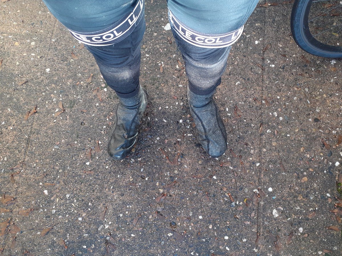 CB_cycles's tweet image. I put my new @LeColUK pro aqua zero jersey to the test today. Really impressed with it, OK it was horrendous conditions and zero aqua it was not but for comfort and warmth in those conditions it was top notch 👌#lecol #ridefurtherridefaster #ukcyclechat #cycling