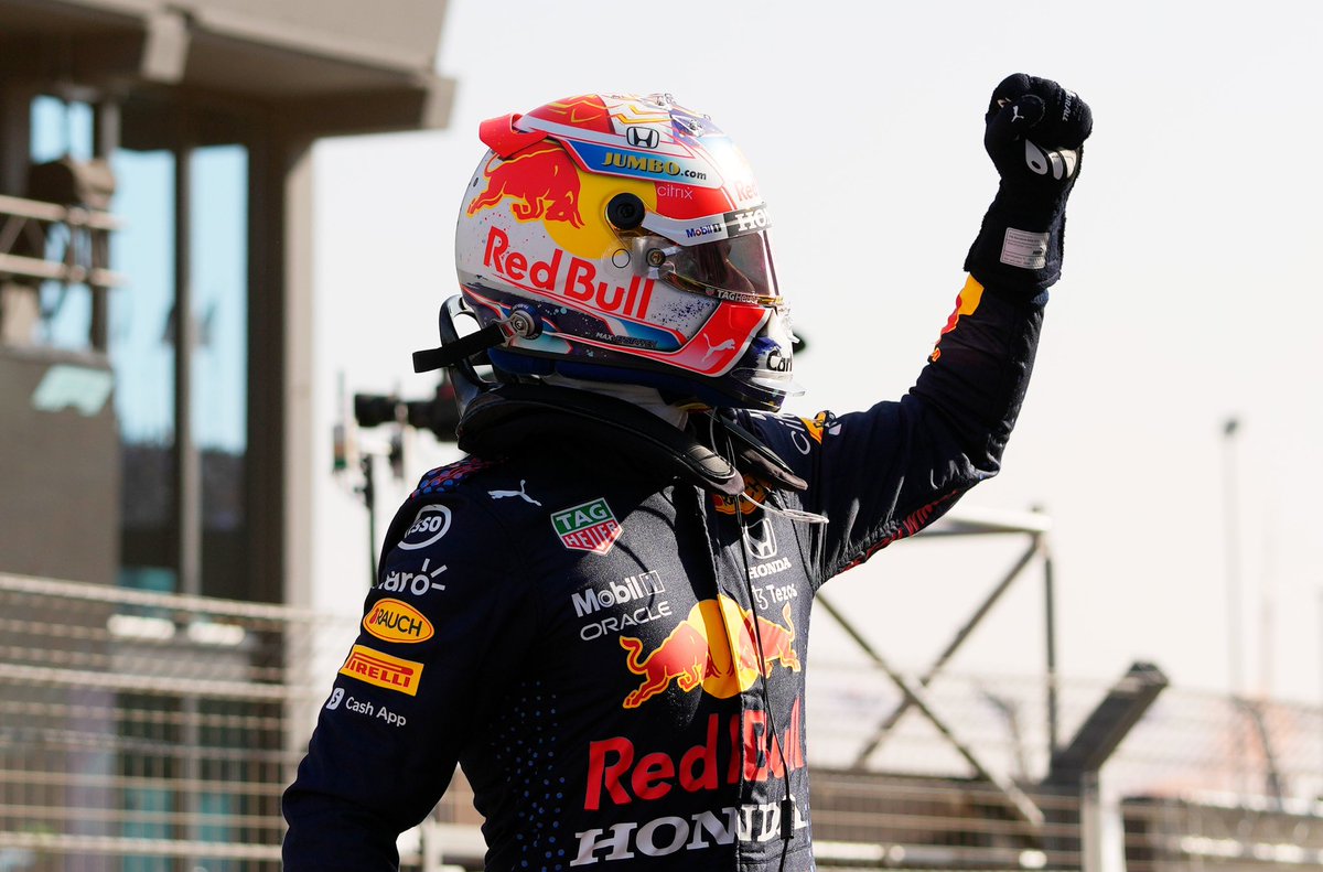 YIHAAAAAAA! <a href="/Max33Verstappen/">Max Verstappen</a> wint de #AustinGP 🇺🇸Wat een prestatie.. 👏😱#MaxVerstappen #RedBullRacing