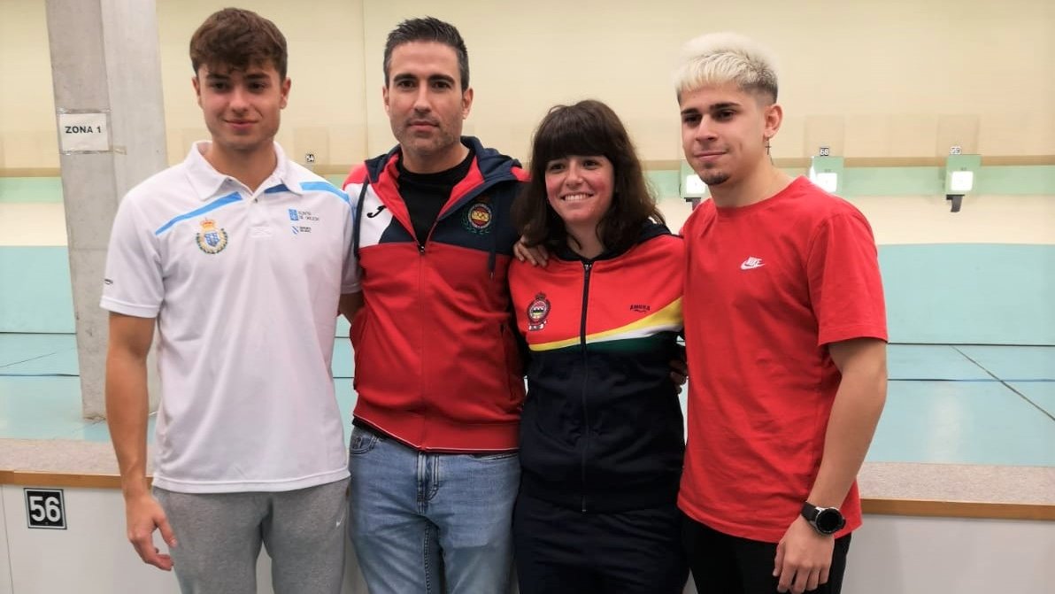 Paula Grande 🥇 <a href="/gipyonda/">Paula Grande</a> se cuelga el oro en la categoría de Dama ♀️, Jesús Oviedo 🥈 @chus_0210 logra la plata en Júnior y Adrián González 🥉 se lleva el bronce en Sénior.

👏🏽👏🏽 ¡¡Bravo, entrenador!!

💪🏽💪🏽 ¡¡Felicidades, tiradores, y a seguir dándole duro!!