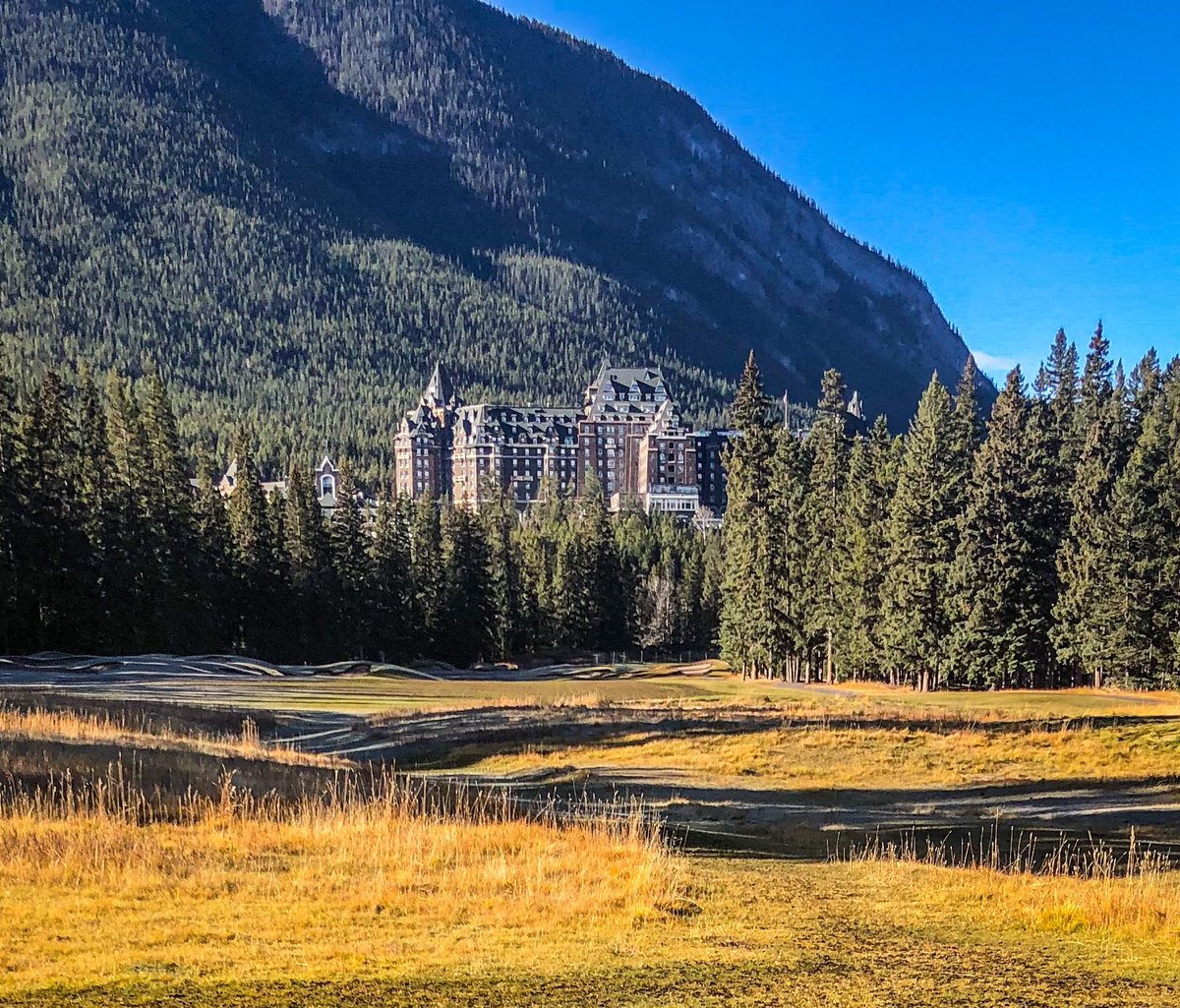 The course marshalls @GolfinBanff don’t warn you of the hazard on the 14th hole: Views that will distract you. A beautiful Sunday in Banff. Fore!