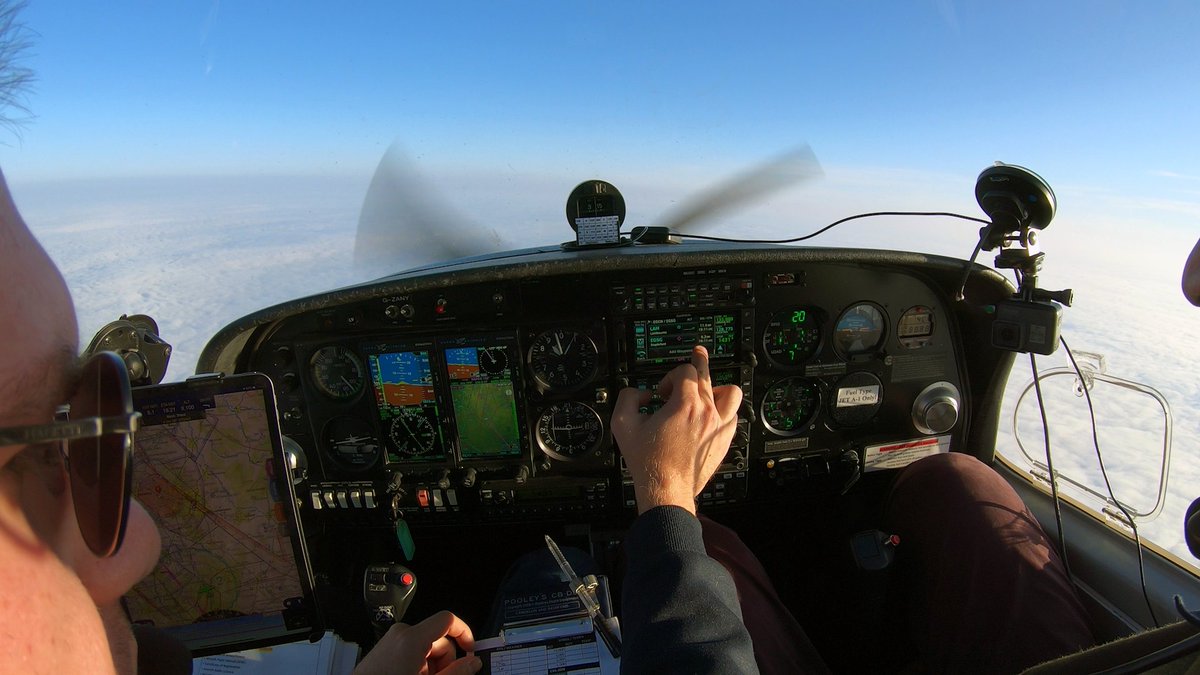 PilotRobbie's tweet photo. Love it when @NATS London gives you a 100-mile route direct.  As the crow flies... #flying #aviation #instrumentpilot #instrumentrating @YouTubeCreators  @YouTube https://t.co/0TY3itSGtH
