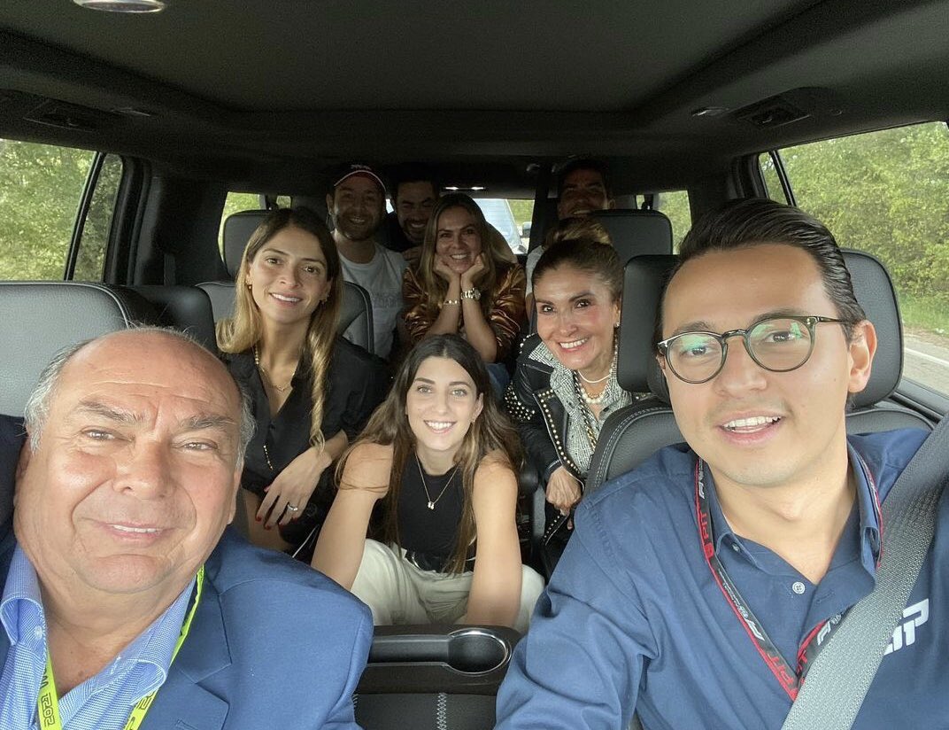 Se rompió el maleficio🏆🍾PODIO con toda la familia presente🙌🏼 <a href="/Paola_perez/">Paola Pérez</a> @APerezGaribay <a href="/1AntonioPerez/">Antonio Pérez</a> #ileana #carola #marilumom FELICIDADES <a href="/SChecoPerez/">Sergio Pérez</a> 🇲🇽<a href="/redbullracing/">Oracle Red Bull Racing</a>