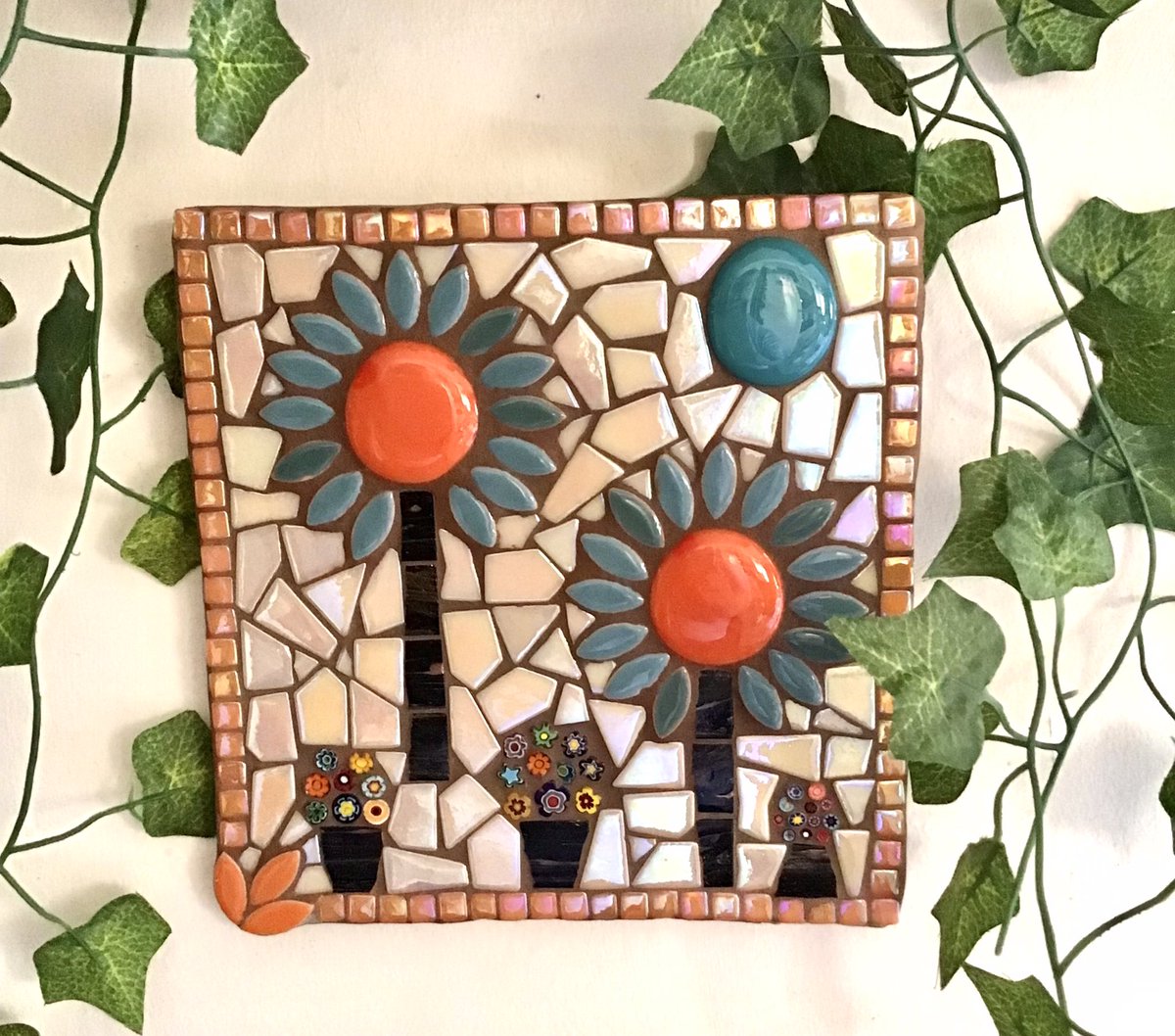 Hi I’m new to Twitter and just finding my way round 🤓my name is Sara and I design and make mosaics 💗 I gave up my job (after 30 years in the NHS) in May to concentrate on my small business.Lovely to be here and looking forward to joining in with you all 🤗   #CraftBizParty