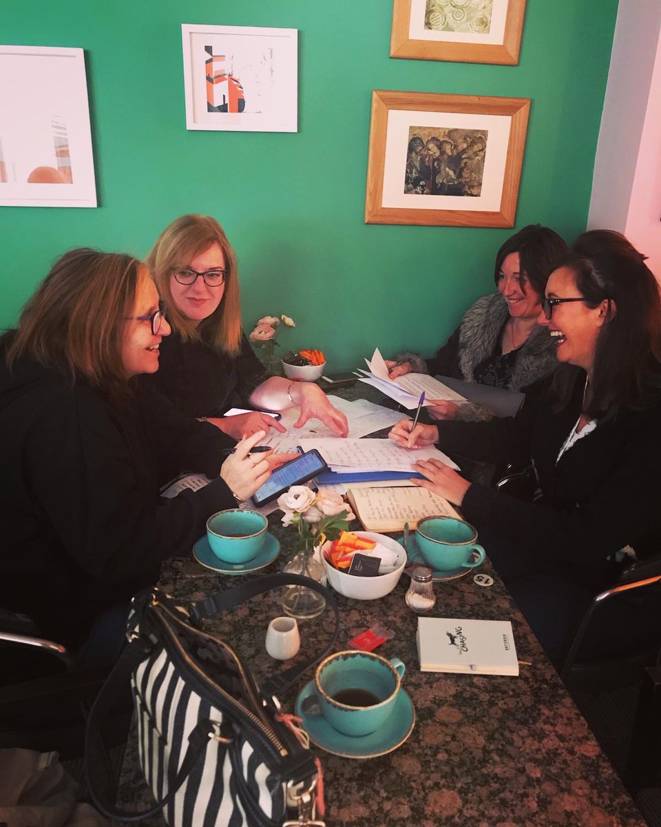 Some lesser-spotted Darlings were spied brunching on Saturday am, whilst working out their double-set list for The @goldenhinde_  gig. Best not disturb them 🤫 don’t want them missing any of their birds-eye bangers off the list🎶#wellerman #seasshantys #womeninfolk #historicship