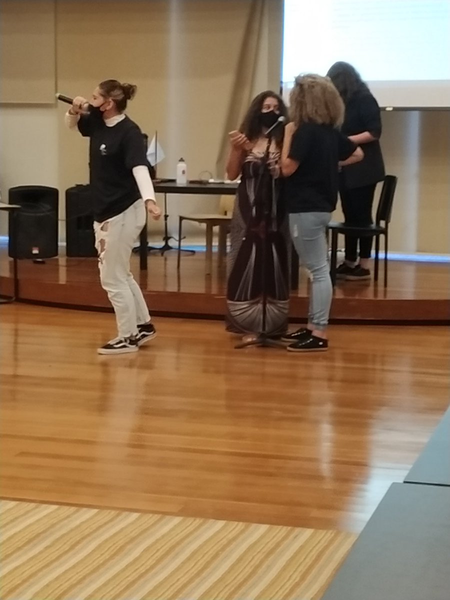 jonu_esem's tweet photo. 🌐 SPOTTED JONU 🌐
De: Brasil 
Para: Staffs da biblioteca 

Moção de canto na Jonu https://t.co/kqr313BmTs