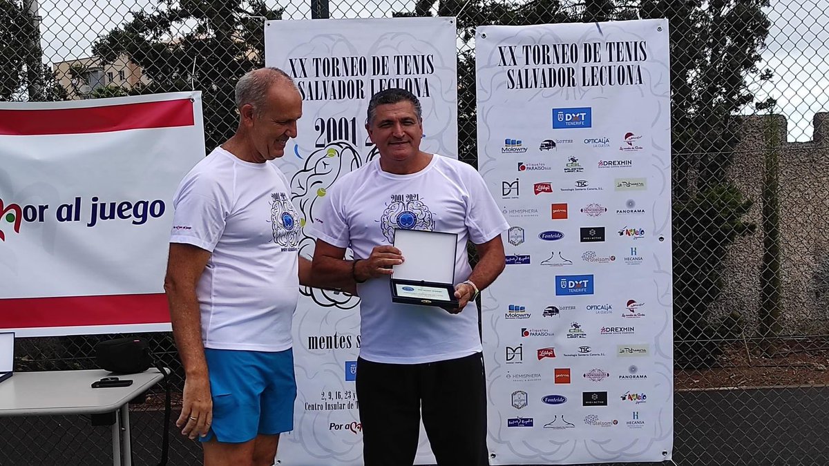 TorneoSLecuona's tweet photo. El sábado 23 se homenajeó a diversas personas por sus trayectorias deportivas, como Pedro Dorta, entrenador de atletismo, Ambrosio Gonzalez, presidente del @CVAguereVoley y Suso Torres, árbitro internacional de fútbol sala… https://t.co/HyA28ghNci