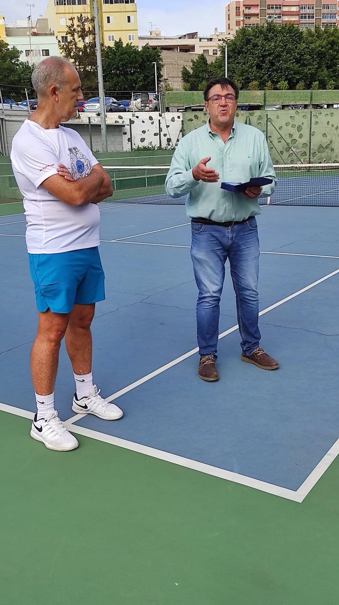 TorneoSLecuona's tweet photo. El sábado 23 se homenajeó a diversas personas por sus trayectorias deportivas, como Pedro Dorta, entrenador de atletismo, Ambrosio Gonzalez, presidente del @CVAguereVoley y Suso Torres, árbitro internacional de fútbol sala… https://t.co/HyA28ghNci