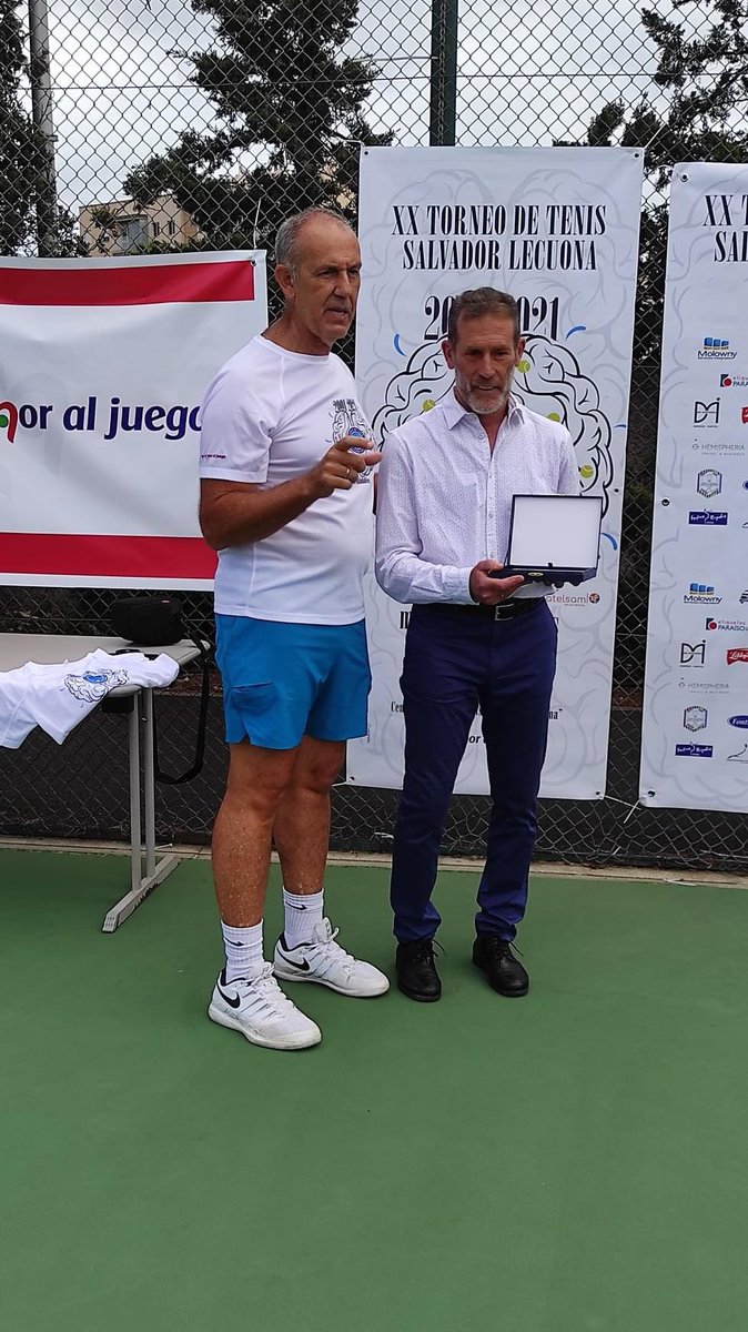 TorneoSLecuona's tweet photo. El sábado 23 se homenajeó a diversas personas por sus trayectorias deportivas, como Pedro Dorta, entrenador de atletismo, Ambrosio Gonzalez, presidente del @CVAguereVoley y Suso Torres, árbitro internacional de fútbol sala… https://t.co/HyA28ghNci
