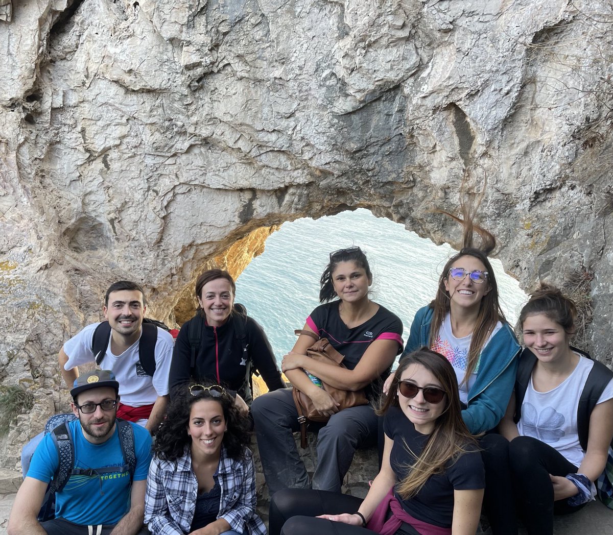 mauracasadio's tweet photo. Lab hike @ grotta dei falsari 😀 https://t.co/mjCOhNOHVF