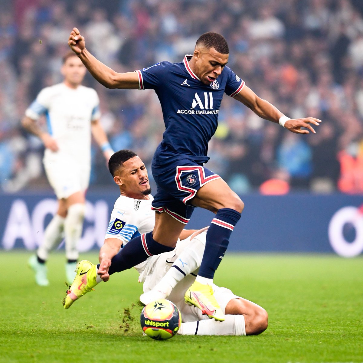 ActuFoot_'s tweet photo. Le match de William Saliba. Patron. 💪💙🤍 https://t.co/yyvqcjCHKN