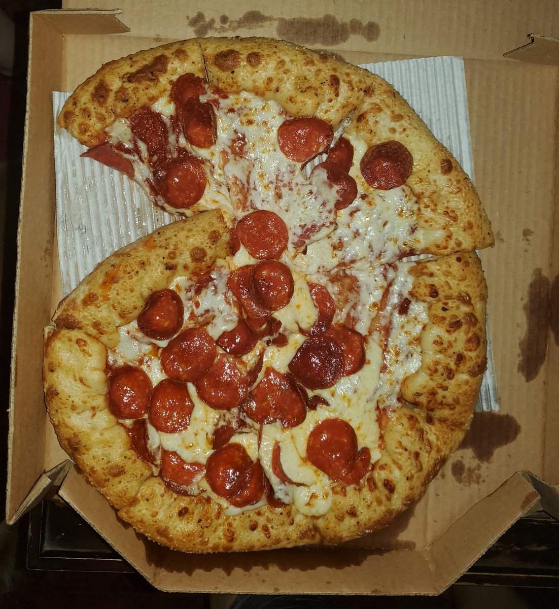 MierGen's tweet photo. @pizzahut we ordered a double pepperoni pizza, not a Dalí pepperoni pizza. https://t.co/aur8TfpsOR