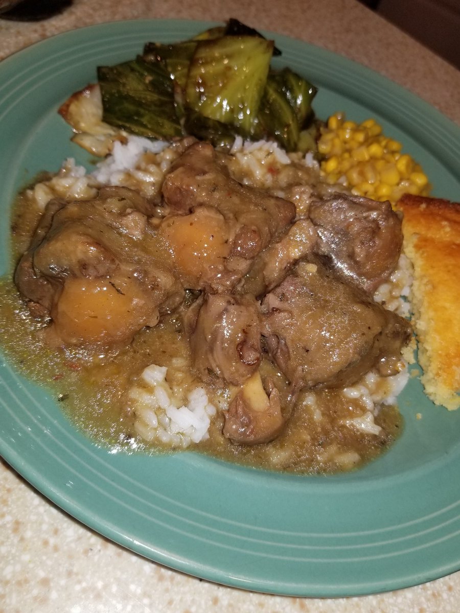 KdeeWith's tweet photo. I call this plate "Dinner at Big Mama's" (southern smothered oxtails, sweet corn, fried cabbage and cornbread). It was aight 🔥
#CookingWithKDee #Homemade #Delicious #Foodie #CastIron #SundayDinner https://t.co/TpoyBighvx