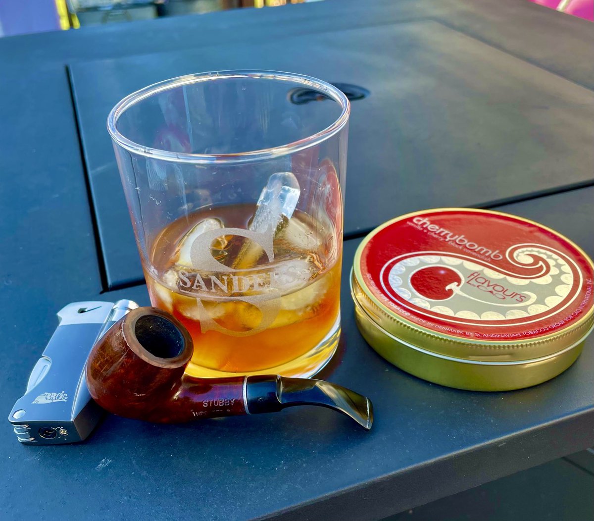 wsanders87's tweet photo. Lazy Sunday afternoon! https://t.co/obud2vS4Cw