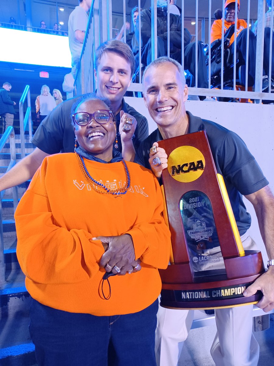 CarringtonsDojo's tweet photo. Almost 20 years in coaching, 7 institutions, all 3 NCAA divisions, and yet my mother consistently manages to out network me. #OG #TripleOG https://t.co/pCYbRjAWrc