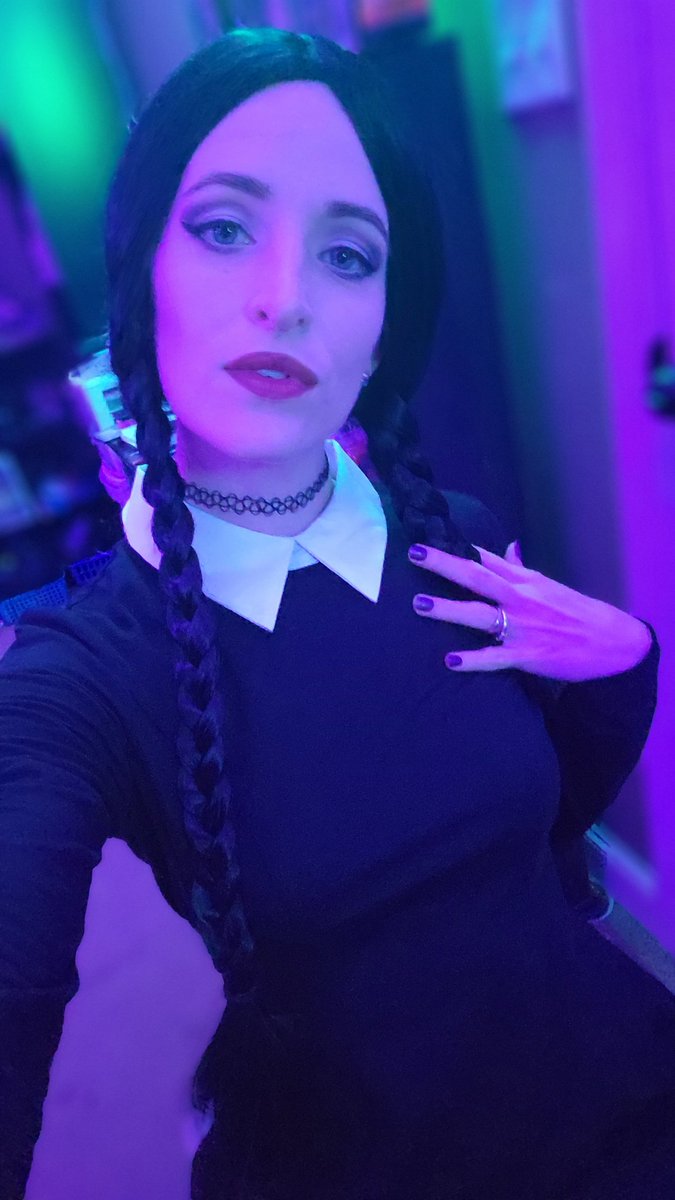 RazberryKitty's tweet photo. A little Wednesday for your Sunday. 
#Wednesdayaddams #SundaySelfie #selfie #sundayvibes #addamsfamily https://t.co/0aMdvb8dVZ