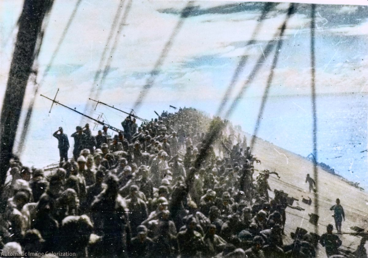 77年前の今日。1944年10月25日，レイテ沖海戦にて。総員退艦に合わせて