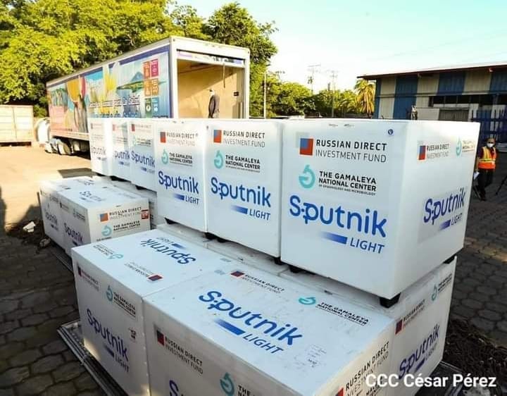 comunicacion_t's tweet photo. Este domingo 24 de octubre llego al país un nuevo lote de vacunas Sputnik Light para fortalecer la campaña voluntaria de vacunación contra la Covid-19. 
#UnidadParaLaProsperidad
#VacunandonosPuebloQueVence 
#Nicaragua https://t.co/axtPXlAm3r