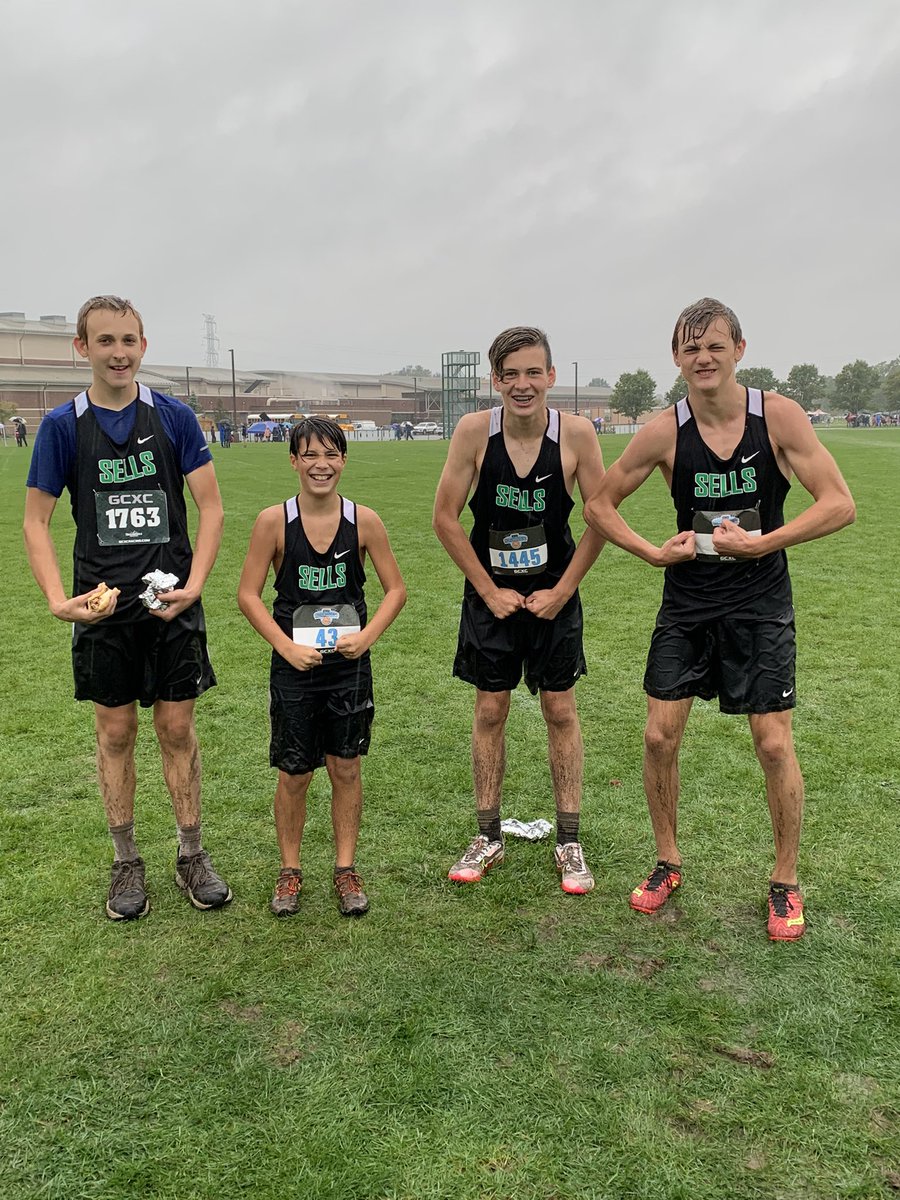 XC_DAD's tweet photo. Let it rain! Fun in the mud! @SellsAthletics #flexonthehaters https://t.co/S4AaS2TxuD