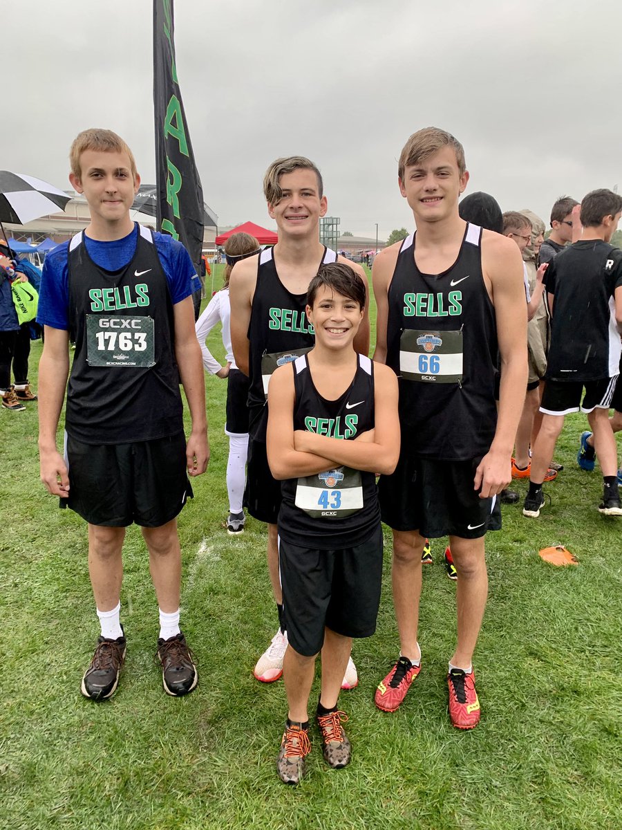 XC_DAD's tweet photo. Let it rain! Fun in the mud! @SellsAthletics #flexonthehaters https://t.co/S4AaS2TxuD