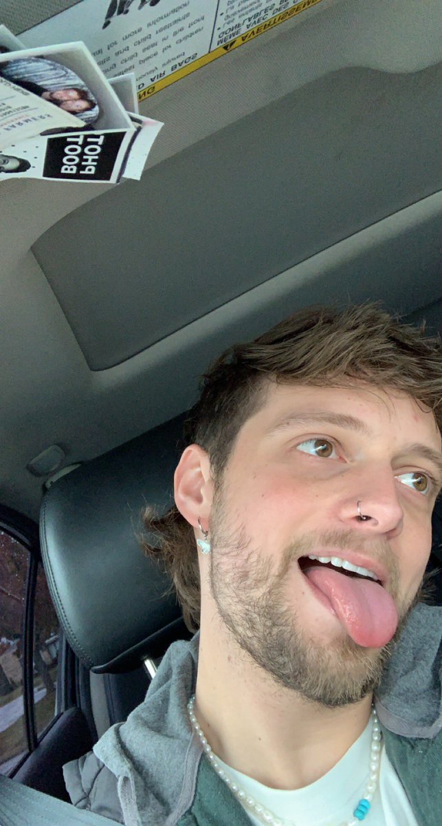 rajabate's tweet photo. hi my name is RJ, this is my classic selfie face, oh and for those who don’t know, I like guys 🌈 happy Sunday https://t.co/on9i6OhWon