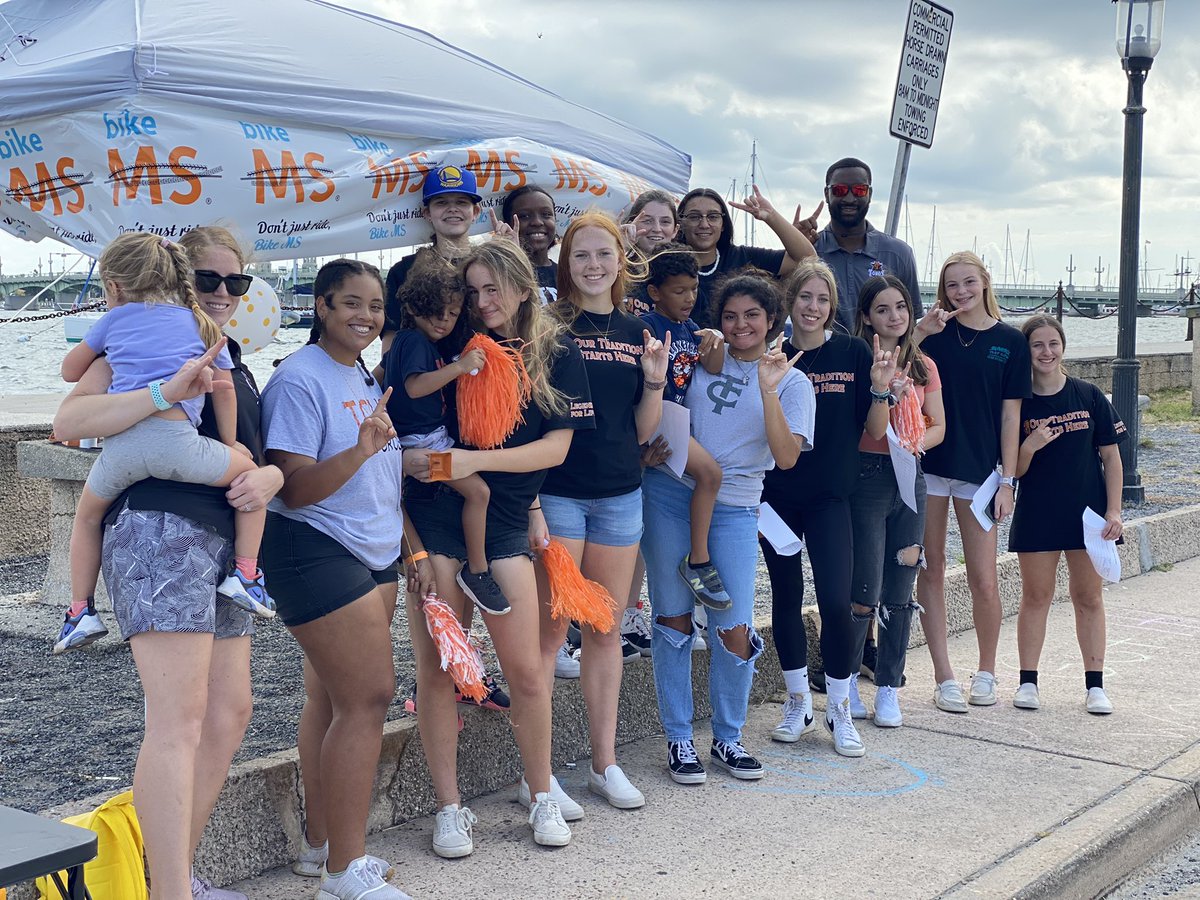 TocoiCreekGBB's tweet photo. We had a blast today volunteering and cheering on all the bike riders! #ToroStrong #BikeMS 🤘🏀💪 https://t.co/mNx1g9UIpt