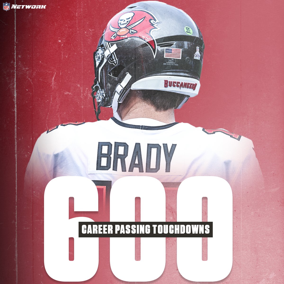 nflnetwork's tweet photo. First QB ever to 6️⃣0️⃣0️⃣

@TomBrady @buccaneers 🐐 https://t.co/uZExMGmFsA