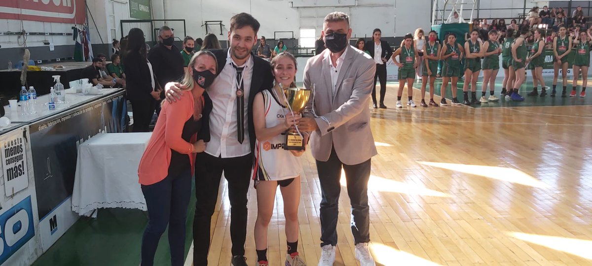 basquetFBPC's tweet photo. #LPCU15F
¡CENTRO SOCIAL CAMPEÓN!
Centro Social de Brinkmann le ganó la final a Banda Norte de Río Cuarto, cómo visitante, 52-51.
Felicitaciones para las jugadoras, CT, dirigentes y padres de todos los equipos participantes y también para los árbitros.
Foto gza: Norberto Bonino https://t.co/C62NoLRGNT