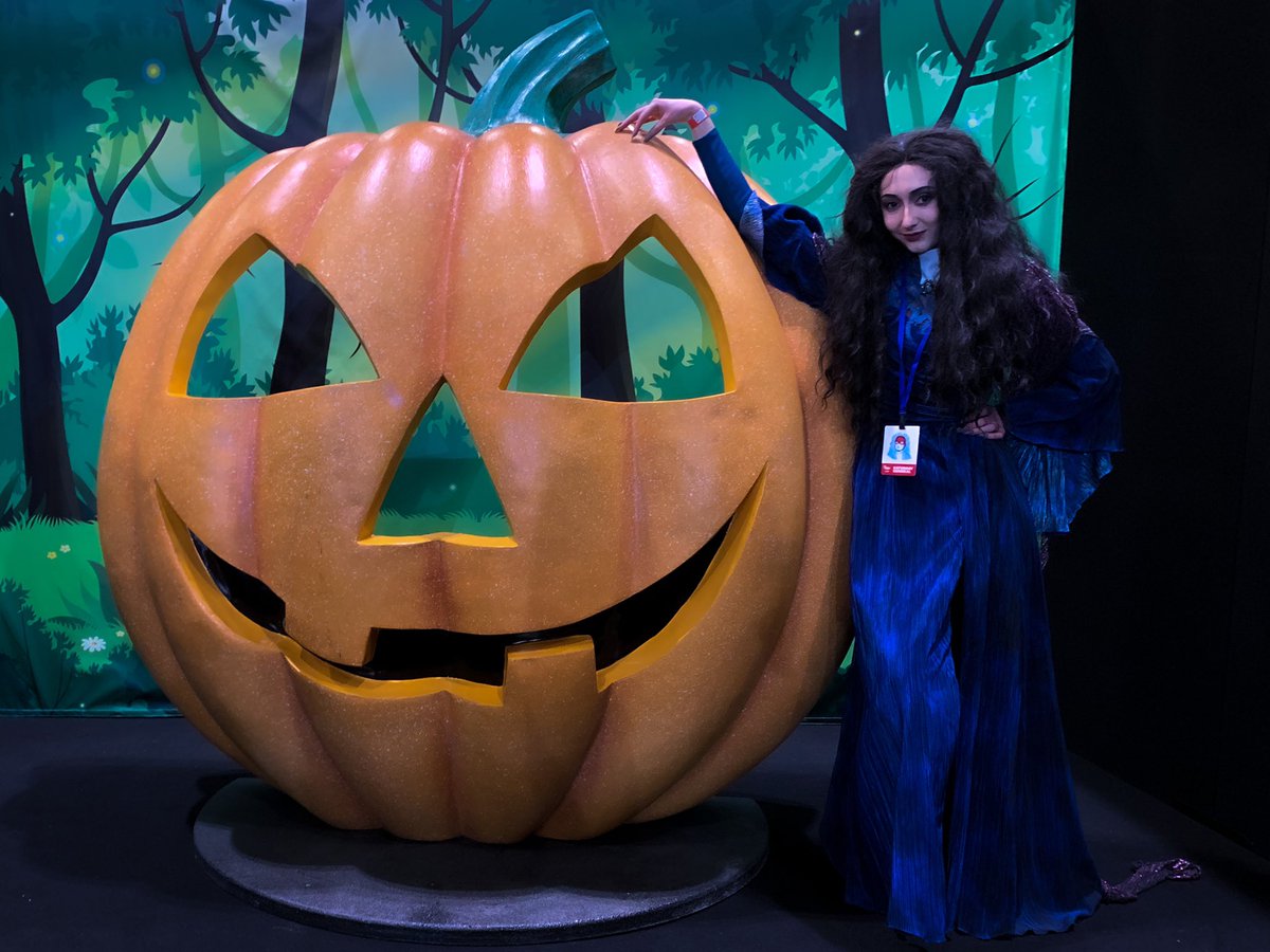 thatqueenivy's tweet photo. Comic con, you were AMAZING! 

(Agatha is not worthy..) https://t.co/88aT4ta0ZG