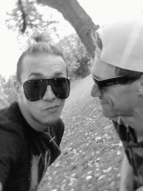 David50881360's tweet photo. Well today @Dandjay2 and I have officially been #married for #6weeks and it's been amazing so today we had a little #photoshoot in the park and then came home made roast got #stoned oh yea and #Drinking  love you babes https://t.co/uvzuH4hxI3