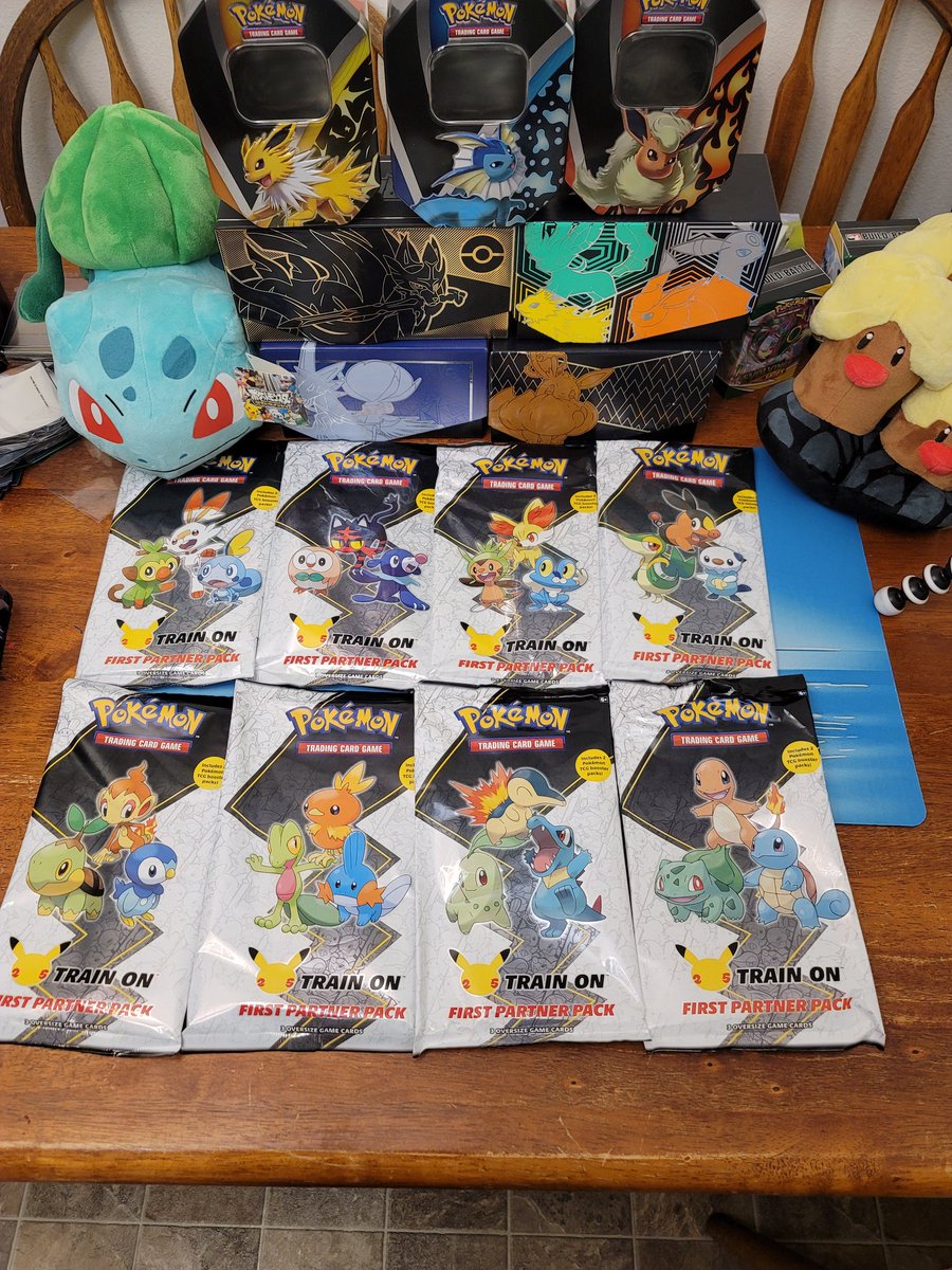 MystGaming13's tweet photo. Been waiting for this video for months now. #pokemon #PokemonTCG #pokemoncelebrations #firstpartnerpack https://t.co/M3WP4LqYGk