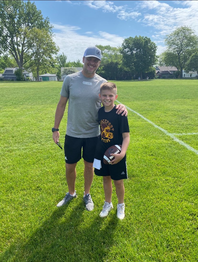MinitronQB11's tweet photo. Me and the GOAT @QBCoachHolc @NxtLevelAtx https://t.co/v9rFMVQDmj