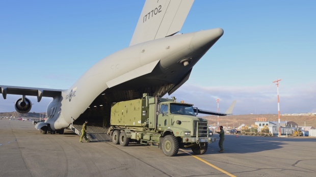 CTVNews's tweet photo. Military arrives in Iqaluit to set up reverse osmosis water purification https://t.co/sWcsrXvdVQ https://t.co/S1s5mfdoHH