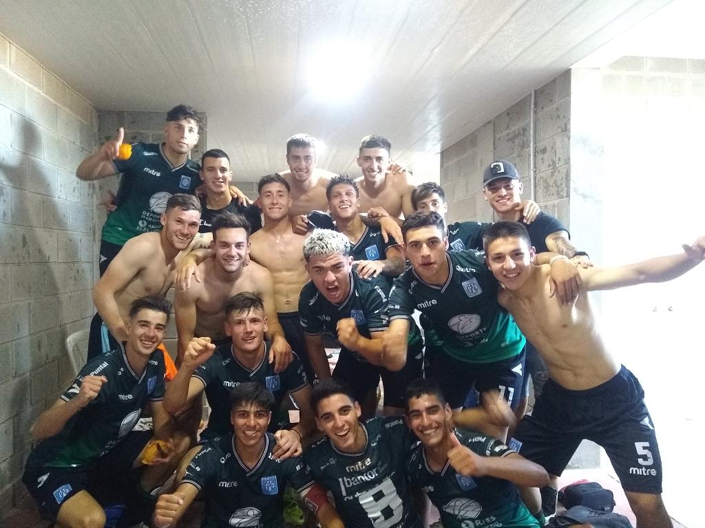 📸 La foto de la victoria

GANARON LOS PIBES!!!

#Belgrano 1️⃣🆚2️⃣ #AAE

#VamosLeón 🦁👊🏼
#VamosLosPibes
