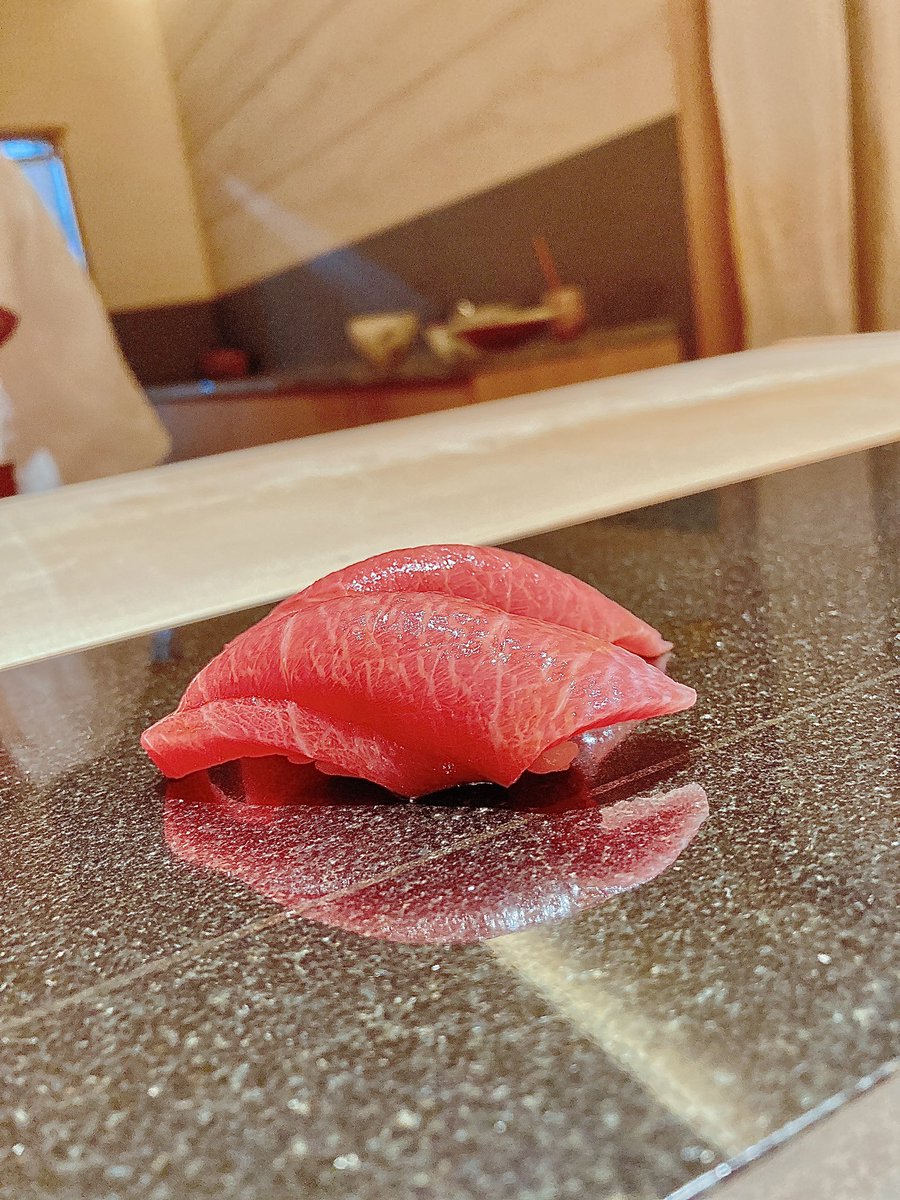鮨のマグロはあんなに愛されるのに女のマグロが許されないのはなぜ❓ https://t.co/RiaHH4hFM1