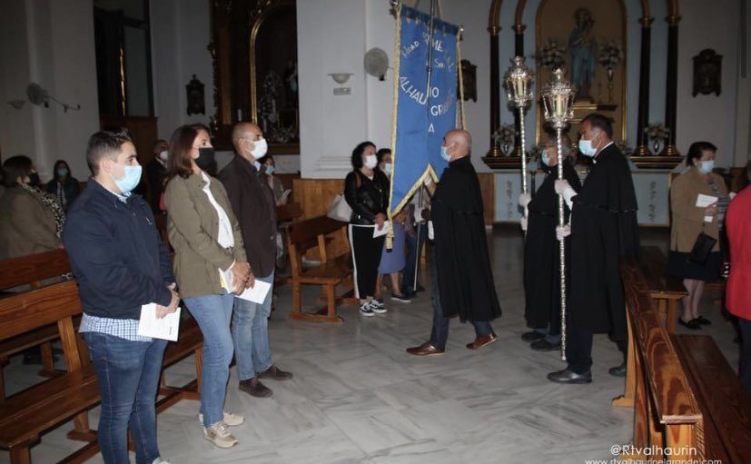 LedesmaAlhaurin's tweet photo. Los cantos del Rosario de la Aurora, Los Mulliores, han recorrido hoy antes de despuntar el sol las calles de nuestro municipio. Tradiciones y cultura que debemos mantener y potenciar. https://t.co/4LDq35WE7n