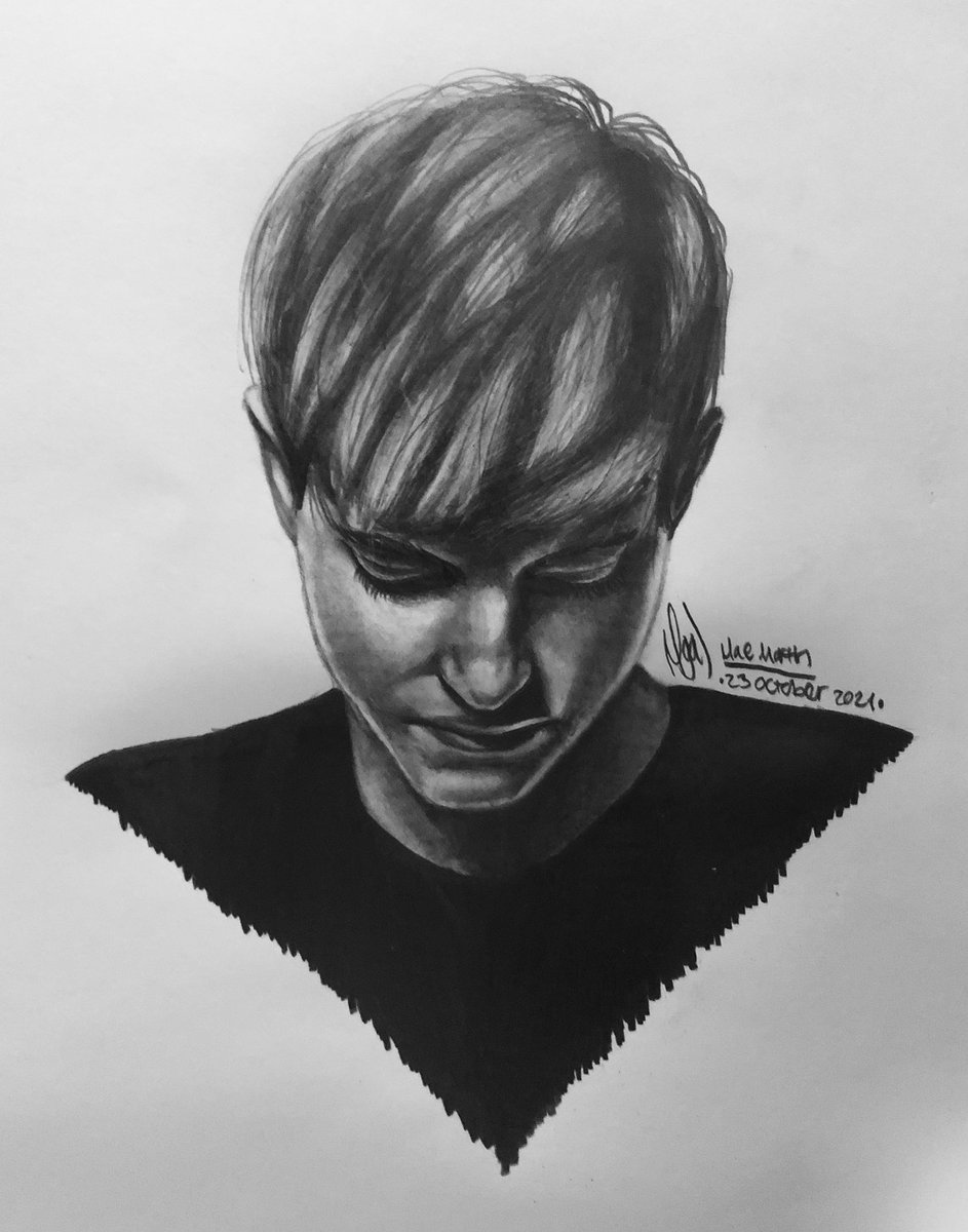 Mae Martin 🤍🤍🤍 @TheMaeMartin #maemartin #feelgoodnetflix 

- Work time: 2h
- Finished: 23 October, 2021
- Materials: H & B sketching pencils set

Hope you like it!! 🤍