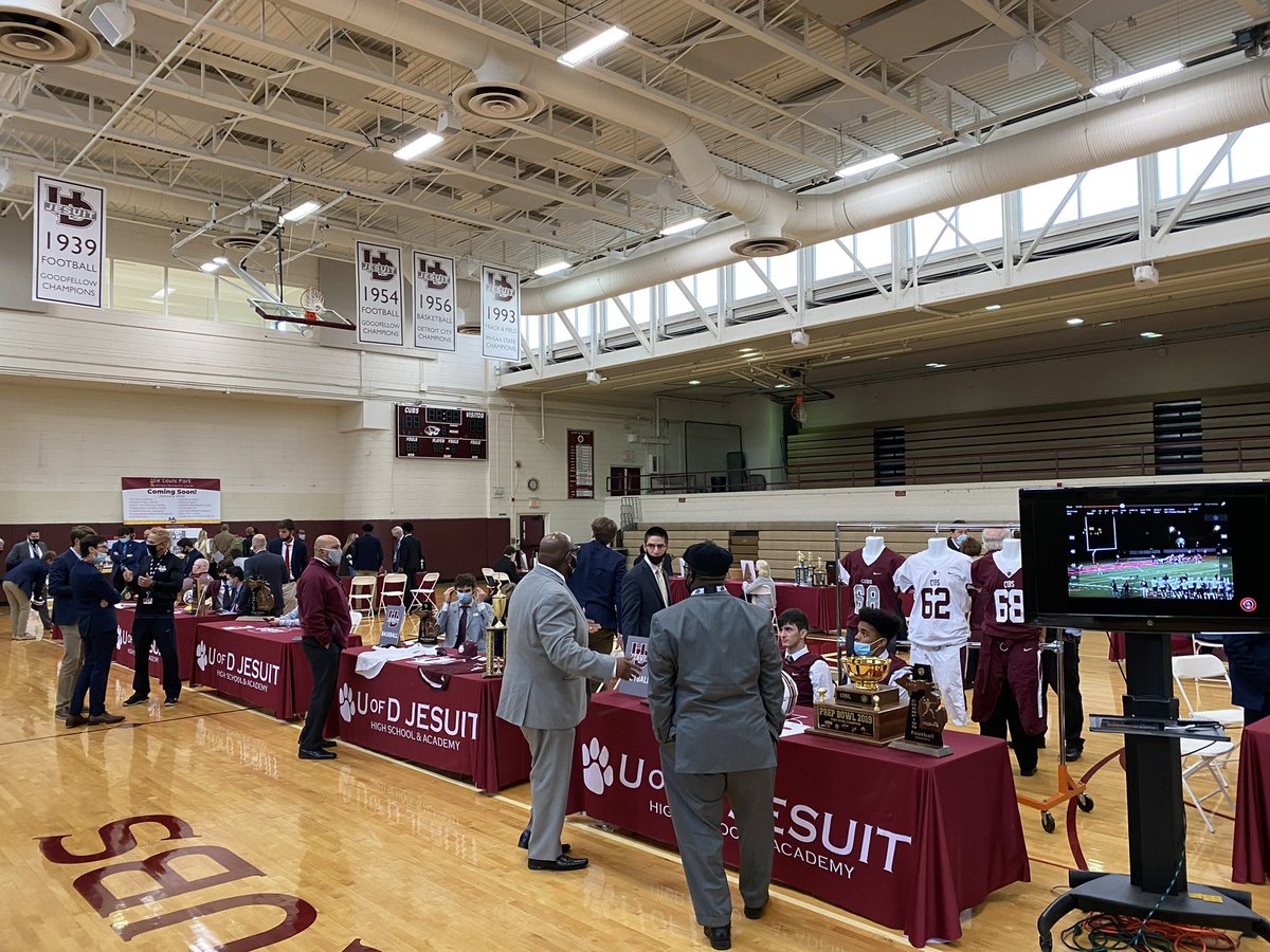 UofDJesuit's tweet photo. Today’s Open House was an opportunity for future Cubs and their families to come see what makes the Jesuit experience so special. If you were unable to attend, we will continue to hold Cub for a Day visits through the spring. Head over to our website if you’d like to attend. https://t.co/2qppQJneEf