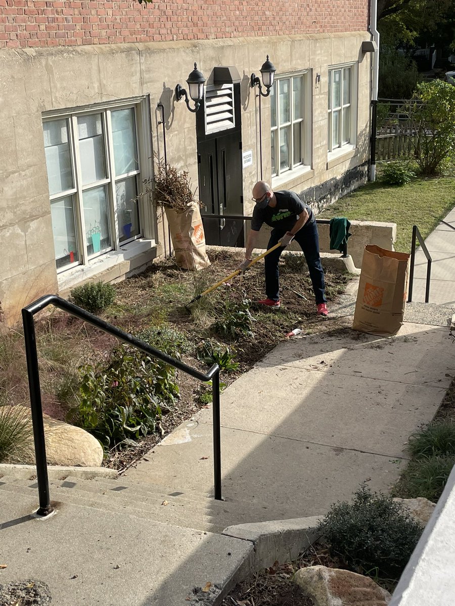 PrincipalMattia's tweet photo. Fall Beautification Day at Powe! Thank you to the Powe community and volunteers from @NHSdpsnc for all of your hard work yesterday! Our campus looks amazing thanks to your sweat equity! #ekpowe #eaglenation #togetherwesoar #powepta https://t.co/vfDWGhUwBa
