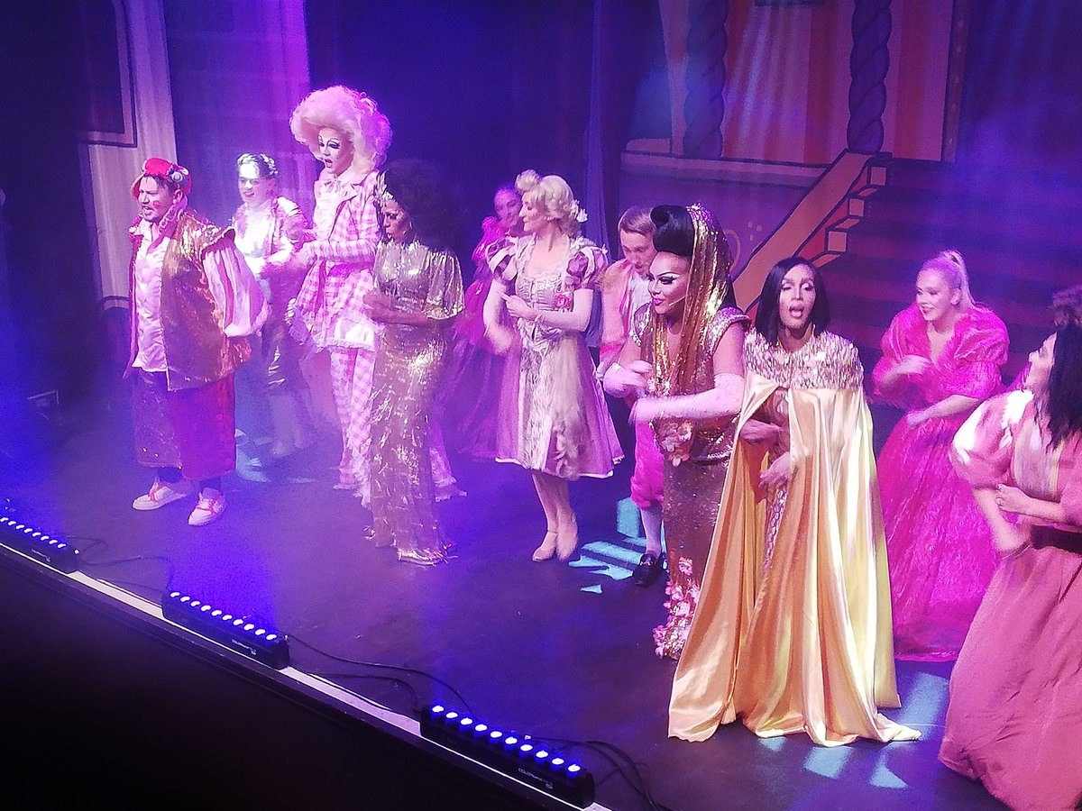 elpoolinio's tweet photo. @elliediamond101 @AlexisMateo79 @TamishaIman1 @trinitykbonet Absolutely amazing night at @adultpanto_tour C
@ColneMuni. 4 drag race ICONS.. Can we do it again please?!?! 🙏 Thank you so much to the cast and crew for such a good night ❤️ https://t.co/rSWgwzIxVb