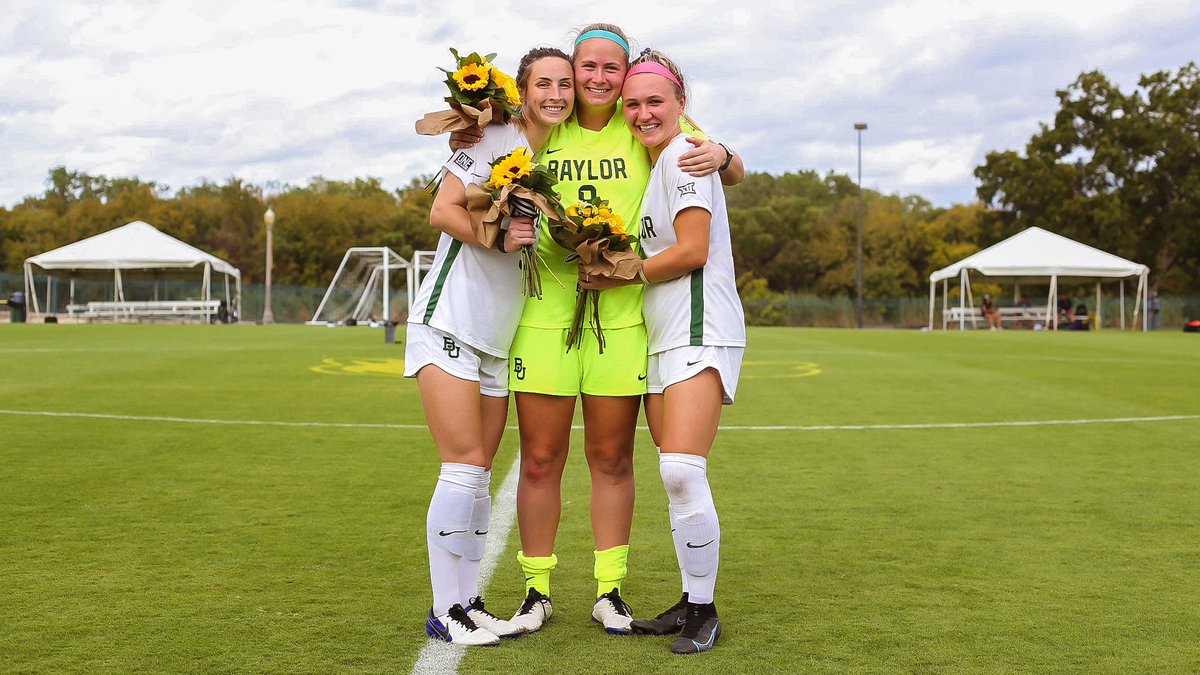 BaylorFutbol's tweet photo. Loved honoring our seniors today 💚

#SicEm🐻 | #FaithFamilyFutbol ⚽️ https://t.co/wdfiOtGeFc