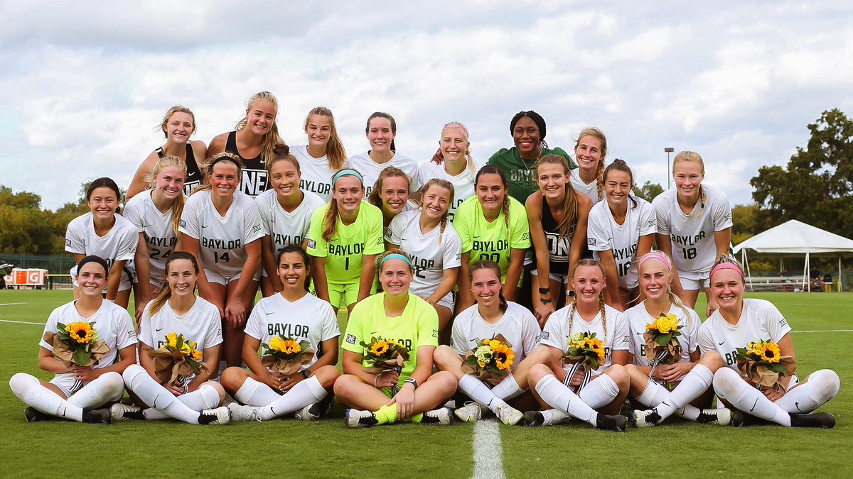 Loved honoring our seniors today 💚

#SicEm🐻 | #FaithFamilyFutbol ⚽️