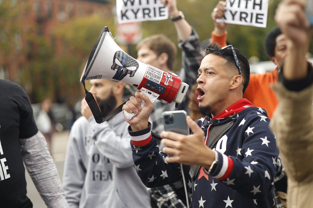 IssaKhari's tweet photo. Was a very interesting moshpit of ideologies and political perspectives at that #StandWithKyrie rally in Brooklyn…
#NYC #followlocaljournalists
https://t.co/ycKfPz0sPF https://t.co/fPx0djRhDg