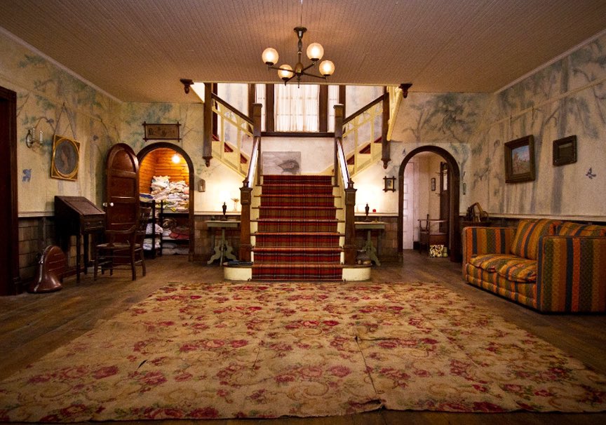 mrandersonbnb's tweet photo. Follow-up question: which #WesAnderson home would you rather live in?
1. Bob’s house, Bottle Rocket
2. The submarine, Life Aquatic
3. 111 Archer Ave, Royal Tenenbaums
4. Suzy’s house, Moonrise Kingdom https://t.co/UFFkSdO1Dd