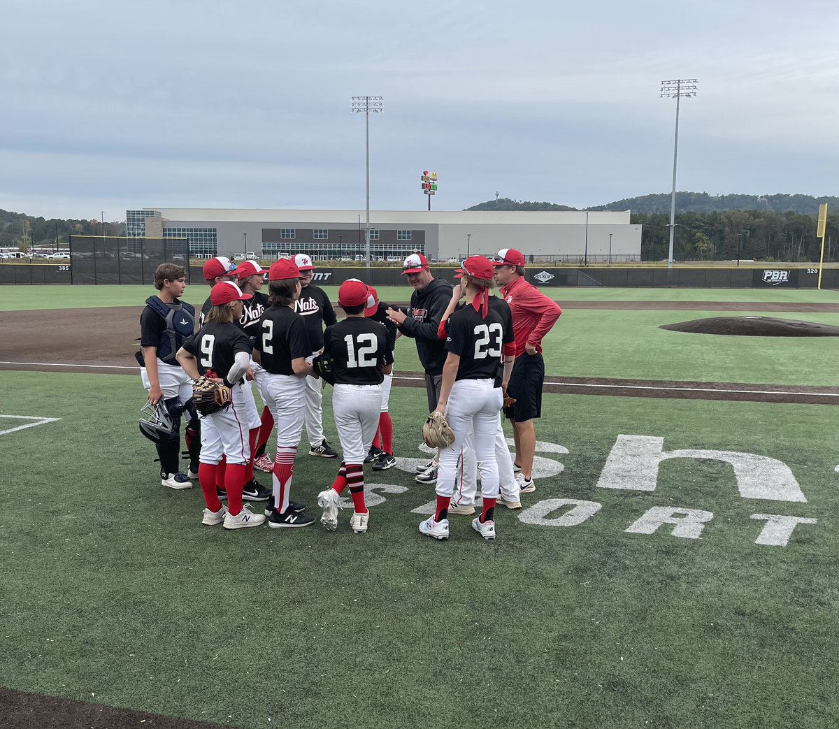 TNNationalsBB's tweet photo. 14U wins 3-2 over Velo Factory to advance to the Championship at @LakePointSports!! 💥 

Graziano = 5IP, 6H, 2R, 7K (⬆️ 81)
Greene = 1IP, 1H, 0R, 1K
Riordan = 1IP, 0H, 0R

Huffaker = 2-3, R, RBI
Greene/Graziano/Carver = H each
Fennell = GW RBI

#TNkids @PBRTennessee 
@PBRGeorgia https://t.co/nImMvPject