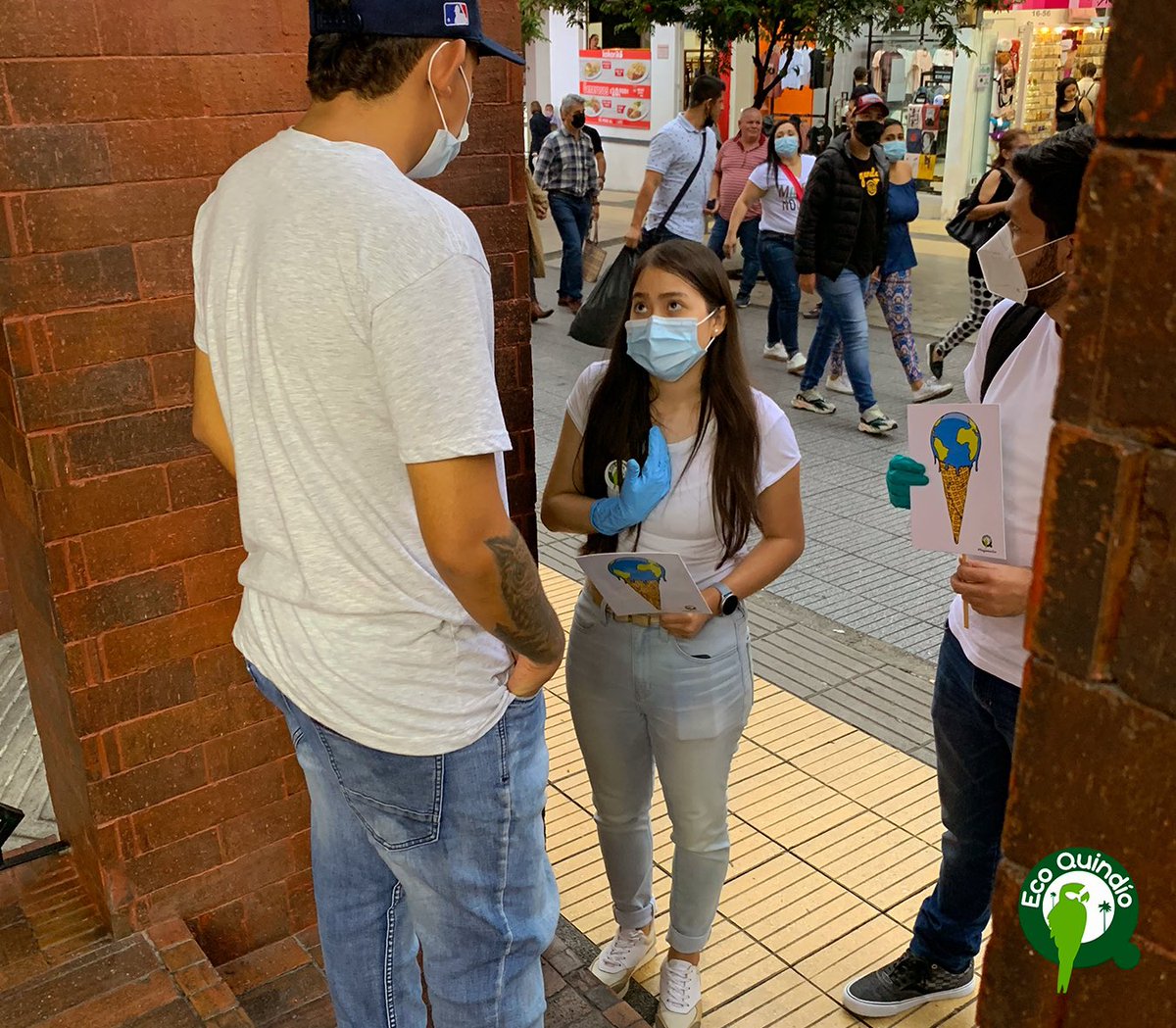 QuindioEco's tweet photo. Te invitamos a que juntos ayudemos a combatir el cambio climático con acciones muy sencillas: ahorrando agua 💧 y electricidad⚡️, reciclando ♻️ y reduciendo ⤵️ el consumo de plástico. El clima ⛅️está cambiando y nosotros también deberíamos hacerlo 🍃.
#CambioClimático #HagamosEco https://t.co/XqqeAdlpdS