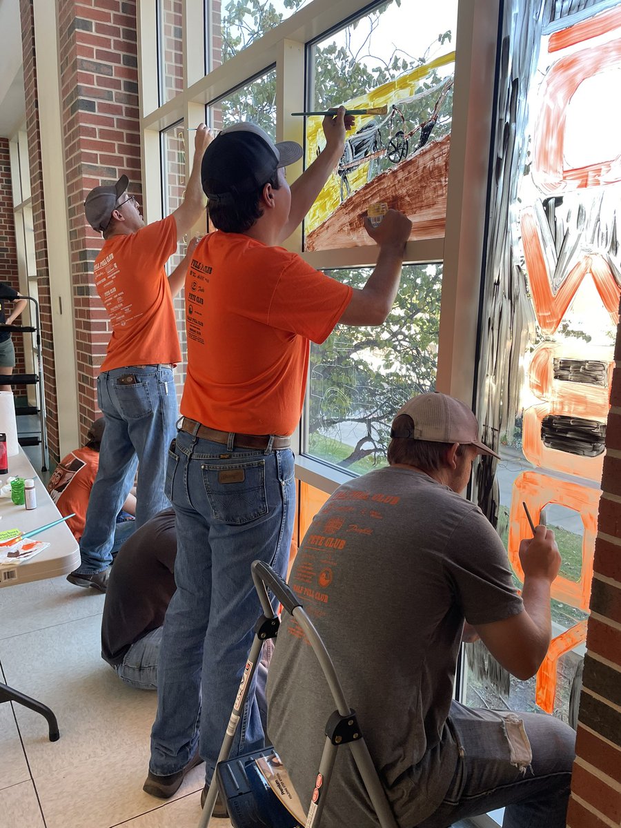 CMSOSU's tweet photo. Starting HOCO week off with window painting! https://t.co/DNpM4wFifl