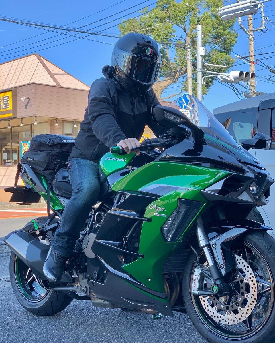 DAINESEMISATO's tweet photo. 【ダイネーゼ埼玉三郷】
革新的なフリップアップモデル AGV SPORTMODULARとカジュアルなデザインが人気のIGNITE TEX JACKET。ハイパフォーマンスツアラーH2 SXとの素晴らしいスポーツツーリングコーディネート。
ご来店ありがとうございました!
#dainese #dainesecrew #agv #agvrider #sportmodular https://t.co/5fSbmSzPZi