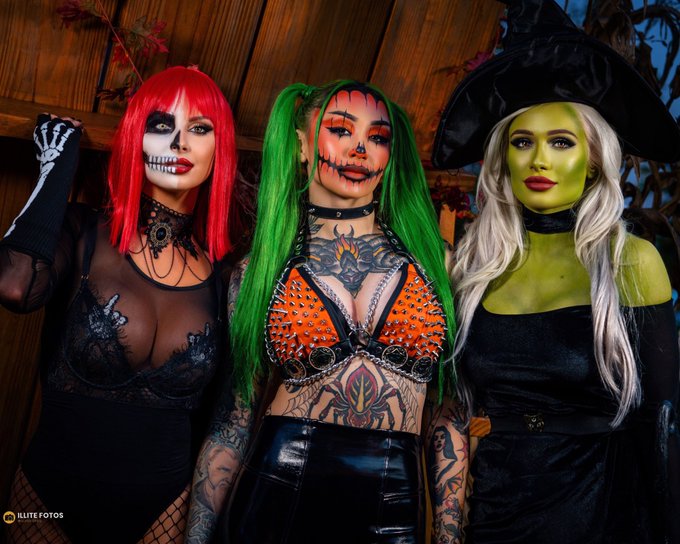 So what are you being for Halloween this year?? 🎃🕸🕷👻  @itsdanni_ellexo @ShotziWWE @iLLiteFotos https://t<a href="/tag/smokeshow"class="tags"><span>#smokeshow</span></a><a href="/tag/impactwrestling"class="tags"><span>#impactwrestling</span></a><a href="/tag/impactonpop"class="tags"><span>#impactonpop</span></a><a href="/tag/mak"class="tags"><span>#mak</span></a>