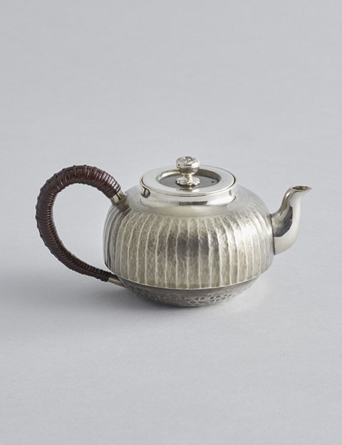 TOKYO職人展 10/28 (木)まで #東京銀器 江戸時代中期に、彫金師の彫刻